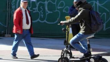Tráfico quiere prohibir que los patinetes vayan por la acera y a más de 25 km/h