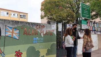 Las hermanas del colegio de Cáceres cuyos padres se negaban a que llevaran mascarilla regresan a clase