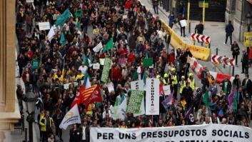 Universitarios, médicos, profesores y funcionarios exigen a Torra el fin de los recortes