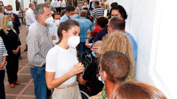 Los Reyes se reúnen con vecinos desalojados por la erupción en La Palma