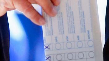 El 'delfín' de Merkel la lía al votar: su voto podría ser anulado por lo que se ve en la foto