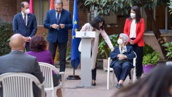 Araceli Hidalgo recibe su tercera dosis y manda un mensaje a los jóvenes