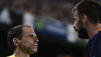 Piqué podría ser sancionado entre dos y doce partidos por insultar al asistente