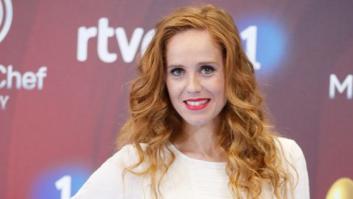 La foto de María Castro en plena calle que ha escandalizado a los viandantes: mira las caras