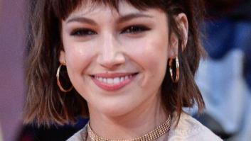Úrsula Corberó se corta el pelo a lo 'pixie' y se pasa al rubio platino