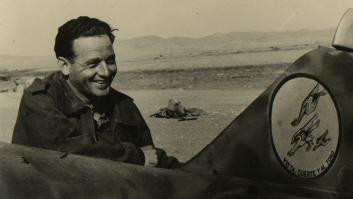 Exhuman los restos del aviador franquista García-Morato de una iglesia de Málaga