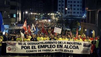 Miles de personas salen a la calle en Avilés al grito de "Alcoa no se cierra"