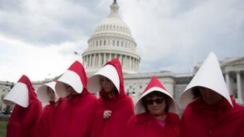 ¿De qué va 'El cuento de la criada'? Claves para entender y disfrutar de la vencedora de los Emmy