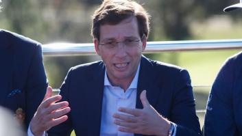 Un sanitario da uno de los 'cortes' del año a Almeida al recordarle su programa en 2019