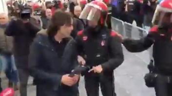 "¡Tira para adentro!": Tensión entre la Policía y el periodista Cake Minuesa en Alsasua