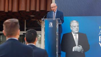 Alfonso Guerra: "Algunos abuchean a un presidente y aplauden a una cabra"