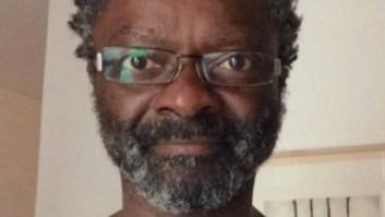 Lanzan un cordero negro agonizante en el patio del primer alcalde de origen africano de Baleares