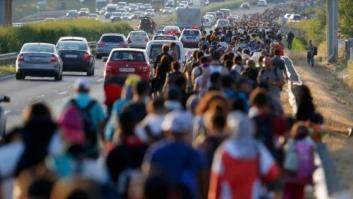 Cientos de refugiados dejan Budapest a pie rumbo a Austria