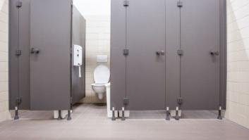 ¿Se pueden pillar gérmenes en un inodoro público?