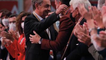 El histórico abrazo socialista: González y Zapatero cierran filas con Sánchez y reivindican a todo el PSOE