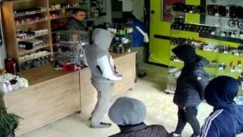 Pide a los ladrones que le roben más tarde, siguen su consejo y acaban detenidos