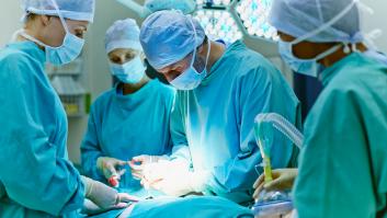 Indemnizan a la familia de un paciente que murió tras dejarle dos gasas dentro durante una operación