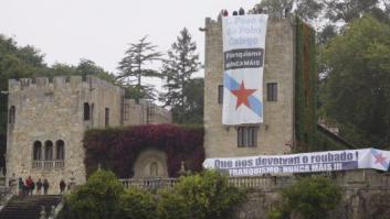Militantes del BNG entran en el Pazo de Meirás con pancartas: "Franquismo, nunca máis"