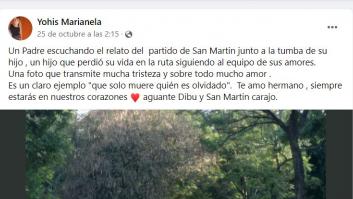 La imagen viral de un padre que escucha un partido de fútbol junto a la tumba de su hijo