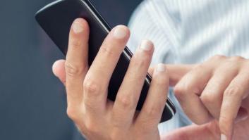 Este truco que llevas haciendo toda la vida con tu móvil en realidad no funciona