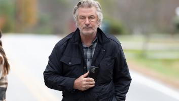 Alec Baldwin a los reporteros: "¿Podéis dejarnos en paz? Os hemos dado todo lo que podíamos”