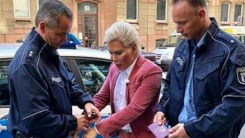 Arrestan en Berlín al Ken humano: "Su aspecto no se corresponde con la foto de su pasaporte"