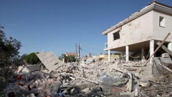 Encuentran un cinturón de explosivos entre los restos de la casa que explotó en Alcanar
