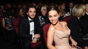 Emilia Clarke muestra a Kit Harington como nunca lo habías visto