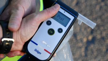 Agarra del brazo a un guardia civil y lo arrastra varios metros con su coche tras dar positivo un control