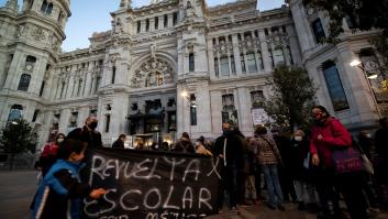 La asignatura pendiente de los coles: menos coches y más seguridad