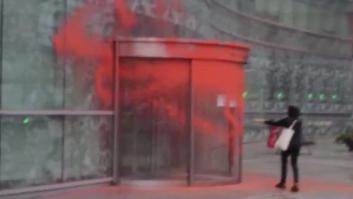 La organización juvenil de Sortu reivindica el ataque con pintura contra la Agencia Vasca de Turismo