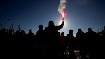 La huelga del sector del metal en Cádiz arranca con piquetes, cortes de tráfico y fogatas