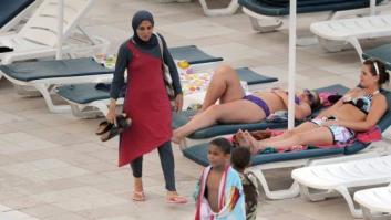 Piden a mujer que se bañó en burkini en una piscina de Francia que pague la desinfección