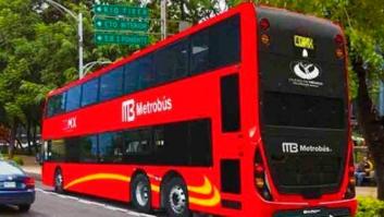 Estrenan un flamante autobús de dos pisos... y el primer viaje acaba fatal