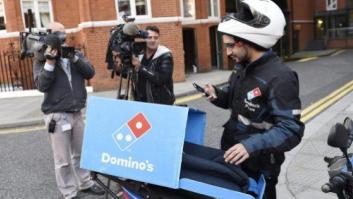 La surrealista discusión en Twitter sobre la pizza que Assange nunca pidió (o sí)