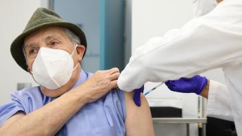Sanidad pide acelerar la tercera dosis a los 16 millones "más vulnerables" antes de las Navidades