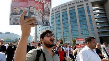 Periodistas turcos denuncian ser juzgados por terrorismo por pedir una pizza