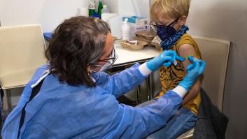 Padres con dudas sobre la vacuna contra el COVID: pasen y lean