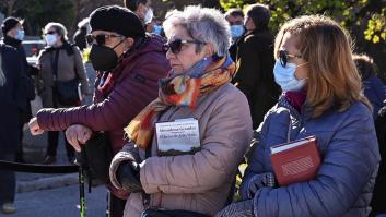 La preciosa despedida a Almudena Grandes en el cementerio civil de Madrid