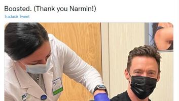 Hugh Jackman se vacuna, publica la foto y todos se fijan en lo mismo: es más que evidente