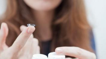 Encuentran 27 lentillas "olvidadas" en el ojo de una mujer