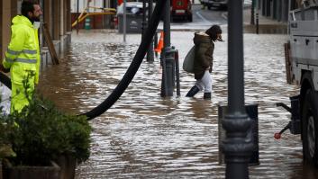 Un dirigente del PP se acerca a Pedro Sánchez, le regala unas botas y quizá no esperaba esa reacción