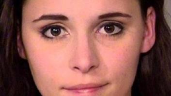 Condenan a una mujer por besar, lamer y realizar tocamientos a otra pasajera en pleno vuelo