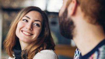 Cómo saber si alguien está tonteando contigo (y no sólo siendo majo), según Reddit