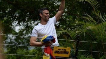 Leopoldo López sale de la cárcel