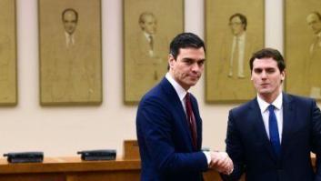 El 'abrazo' de Sánchez y Rivera