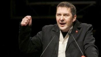 El primer acto de Otegi al salir de la cárcel: bienvenida a las puertas de la prisión