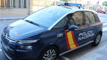 Detenido un hombre por seguir a su expareja saltándose una orden de alejamiento llevando piedras y destornilladores