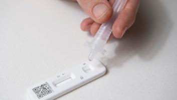 Ómicron ya supone casi la mitad de los casos en España, frente a delta