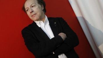 Javier Marías provoca la polémica con su crítica al feminismo y Gloria Fuertes